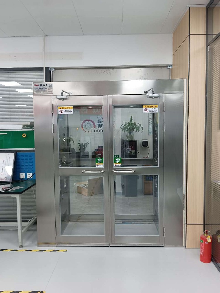 凈化設備風淋室在車間中有什么用